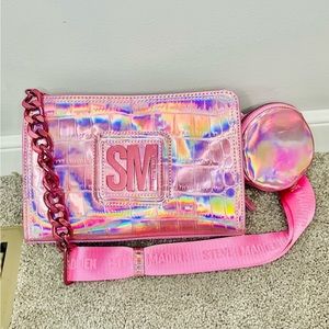 Nwt Steve Madden viral pink
(NWT
holographic crossbody bag